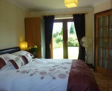 Cysgod y Coed Self Catering Accommodation - Photo5