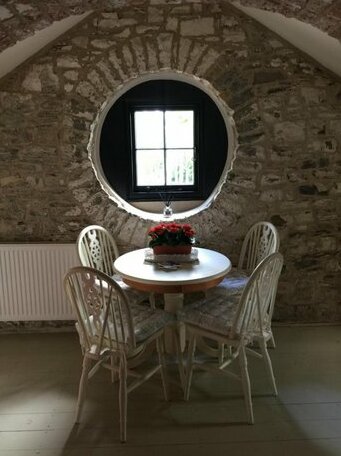 The Stable Loft Llwynhelig Manor - Photo2