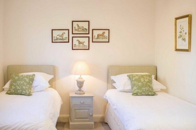 Cowdray Holiday Cottages - Photo3