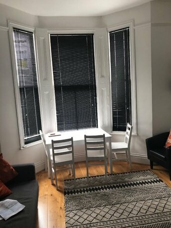 1 Bedroom Apartment Hammersmith Central London-Sk