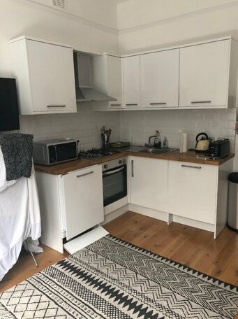 1 Bedroom Apartment Hammersmith Central London-Sk - Photo5