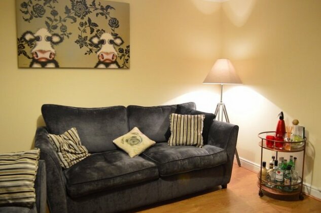 1 Bedroom Apartment In Mile End - Photo2
