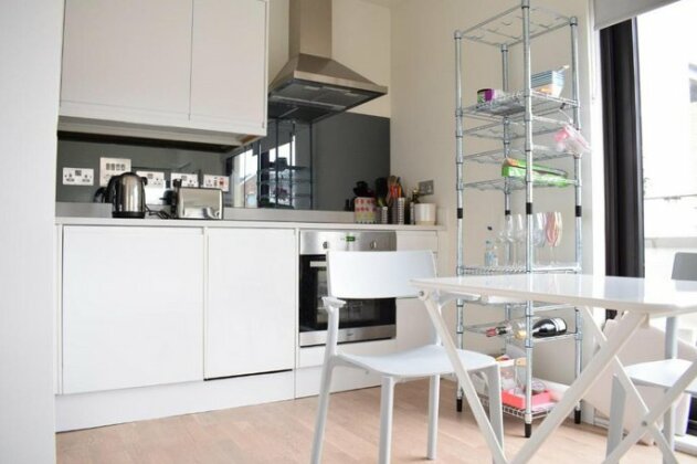 1 Bedroom Flat In North London - Photo3
