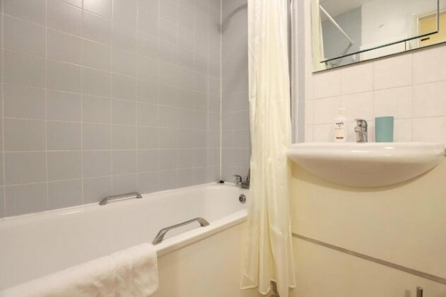 1 Bedroom Flat In Putney London - Photo4