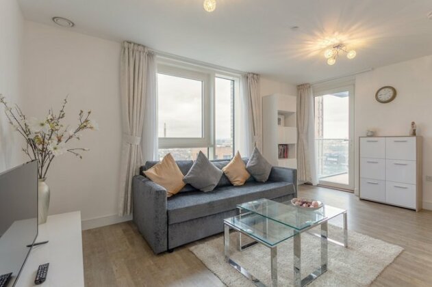 1 Bedroom Flat In Surrey Quays With Balcony - Photo2
