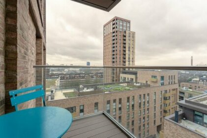 1 Bedroom Flat In Surrey Quays With Balcony