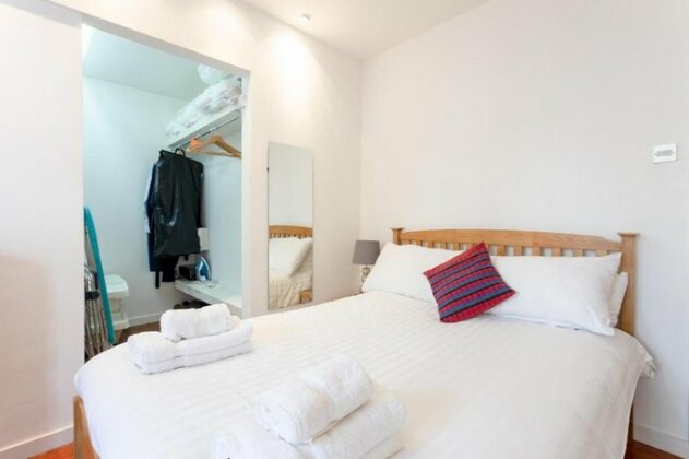 1 Bedroom Flat In Zone 2 Of London - Photo3