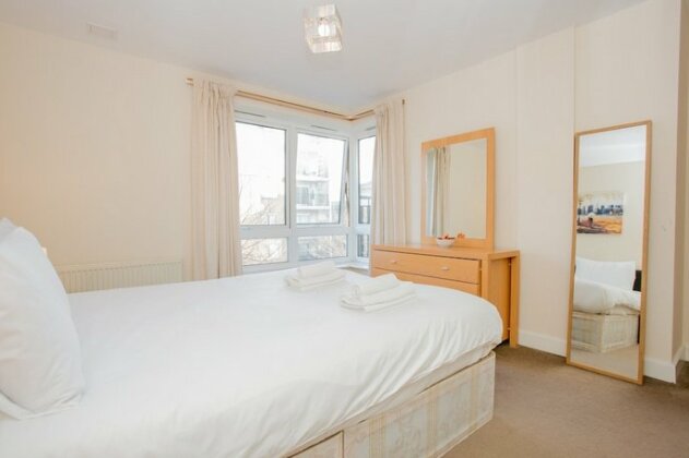 1 Bedroom Flat With Balcony Accommodates 4
