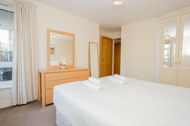 1 Bedroom Flat With Balcony Accommodates 4 - Photo3