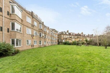 1 Minute To Tube Great 2 Bed Flat With Everything