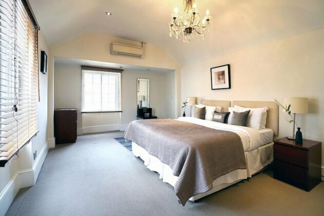 17 Hertford Street - Photo4