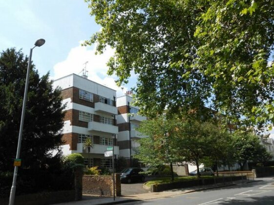 2 Bed Apartment In Viceroy Lodge Central Surbiton
