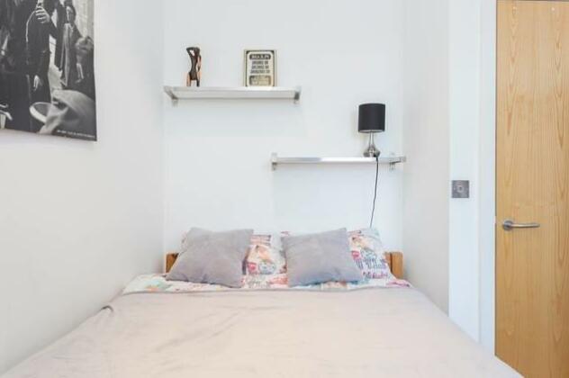 2 Bed Apartment Zone 2 London Sleeps 5 - Photo3