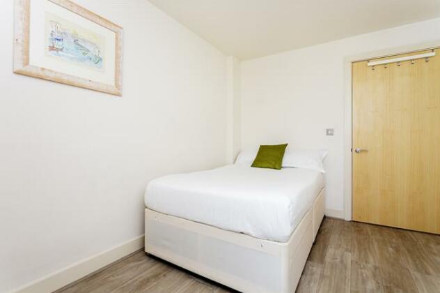 2 Bed Flat With Views Imperial Wharf Fulham - Photo3