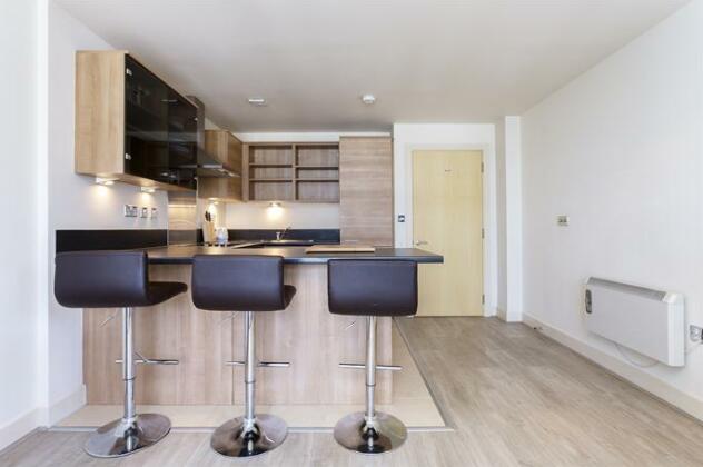2 Bed Flat With Views Imperial Wharf Fulham - Photo4