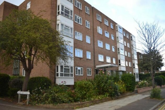 2 Bedroom Apartment In Stratton Court Central Surbiton