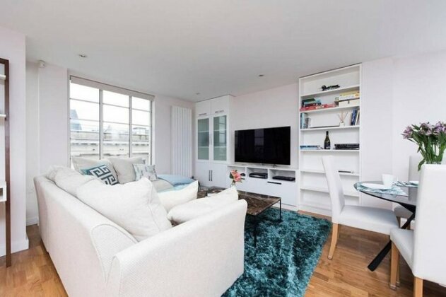 2 Bedroom Apartment Near Hyde Park