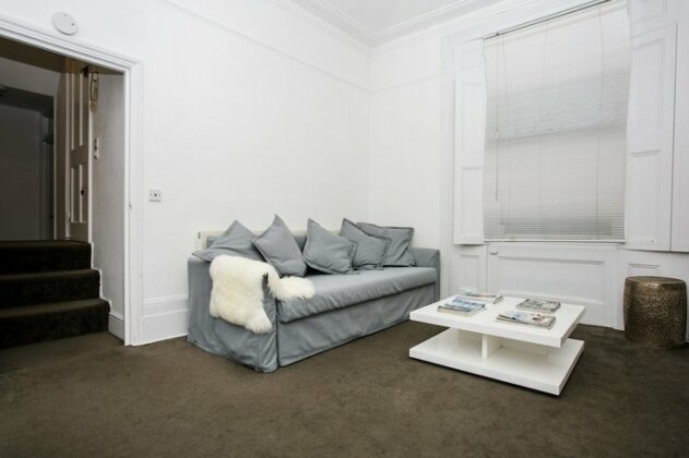 2 Bedroom Flat Accommodates 6 In Canonbury - Photo2