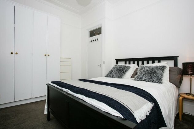 2 Bedroom Flat Accommodates 6 In Canonbury - Photo3