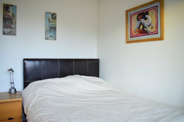2 Bedroom Flat In North West London With Wifi - Photo2