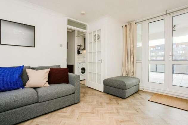 2 Bedroom Flat In Whitechapel - Photo2