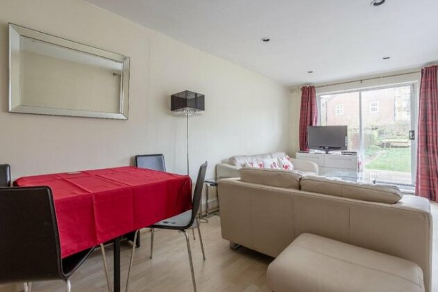 2 Bedroom Victorian Build With Garden Near To Finchley Tube - Photo5
