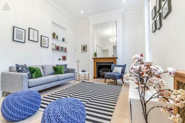 3 Bed Townhouse In St Johns Wood - Photo2