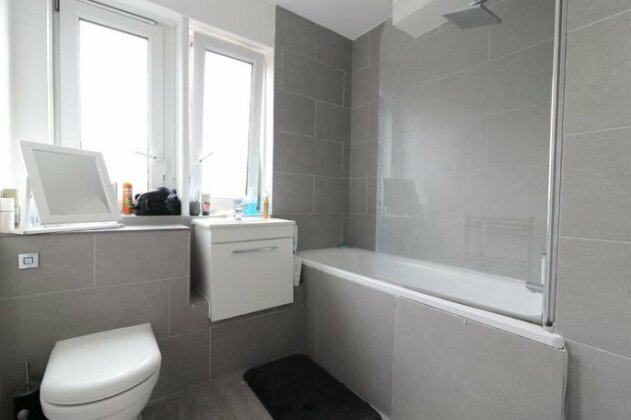 4 Bedroom Available In Tower Bridge London - Photo2