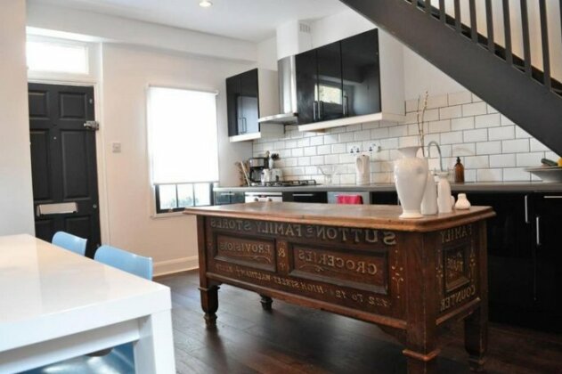 4 Storey House In Dalston - Photo3