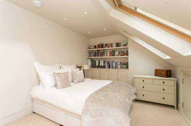 5 Bed House St Albans Avenue Chiswick - Photo2