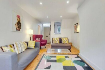 A charming 2BR mews house with a private garden
