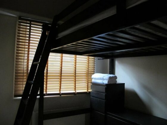 Amazing Two Bed Cottage in Victoria Park Village - Photo4