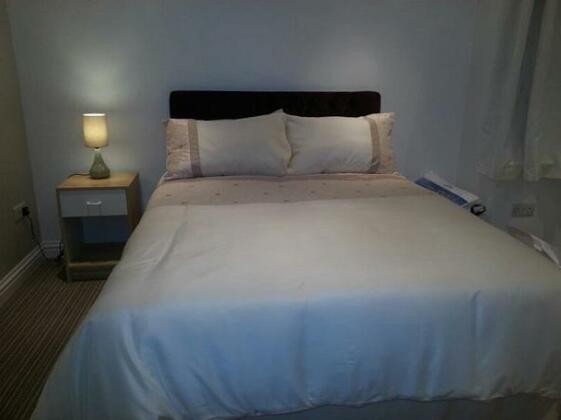 Apple House Guesthouse Wembley - Photo2
