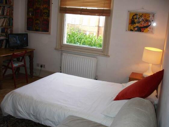 At Home Bed & Breakfast Ealing London - Photo3