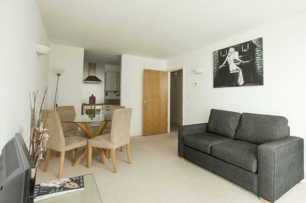 Beautiful Apartment In Docklands - Photo4