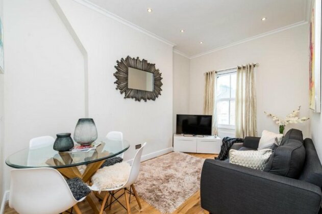 Best Holland Park 2BDR - Photo2