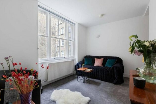 Bright and Modern 3 Floor Apartment in Central London - Photo3