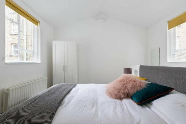 Bright and Modern 3 Floor Apartment in Central London - Photo4