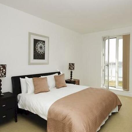 Canary Wharf Luxury Riverside Apartments