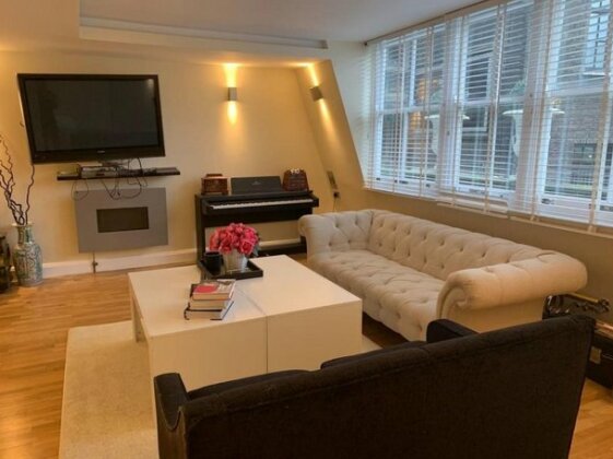 Captivating 3Bed Apartment in London - Photo2