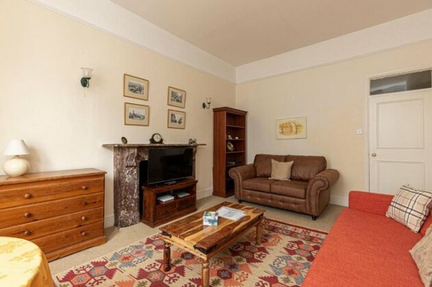 Charming 1 bed flat in West Brompton sleeps 4 - Photo3