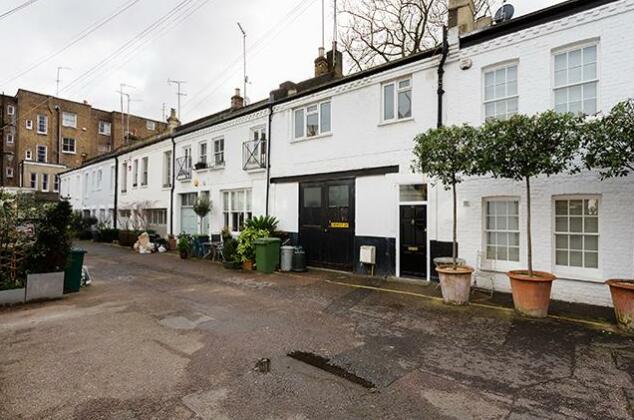 Charming 1 bed in Codrington Mews Notting Hill