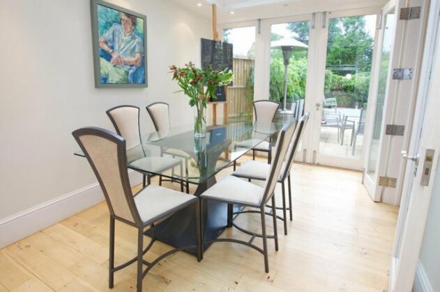 Charming 2-bed flat with a garden - Photo4
