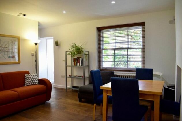 Charming 2 Bedroom Apartment in Kentish Town - Photo2