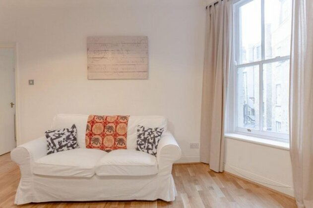 Charming 2 Bedroom Property in Clapham - Photo5