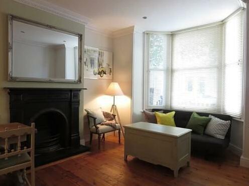 Clapham - magnificent new two-bed flat with private garden - Photo2