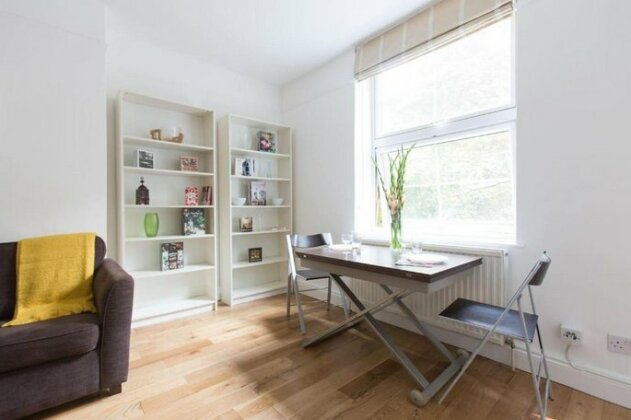 Comfortable 2BR Flat in St Katharine's Docks - Photo2