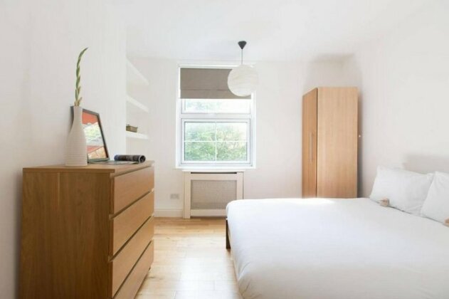 Comfortable 2BR Flat in St Katharine's Docks - Photo4
