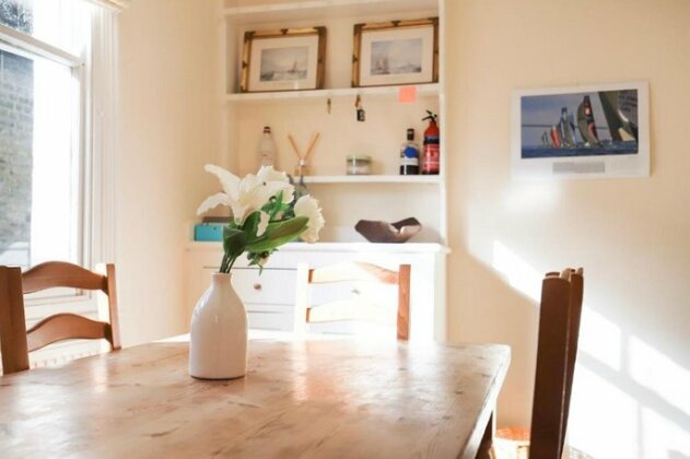 Comfortable & Bright Family Home - Imperial Wharf - Photo4
