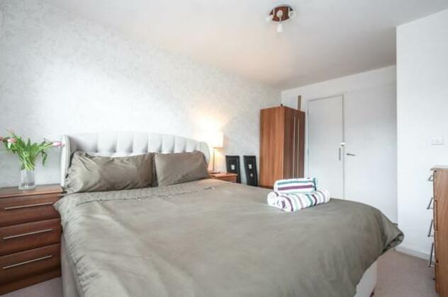 Comfortable modern flat in North Kensington